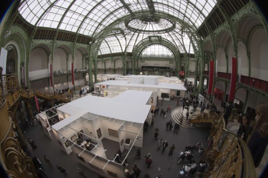 Geländer der Pariser Kunstmesse