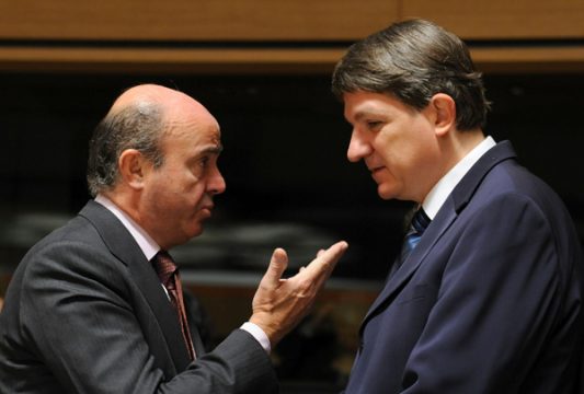 Treffen der Finanzminister der 27 EU-Staaten in Luxemburg: Luis de Guindos Jurados (Spanien) und Janez Sustersic (Slowenien)