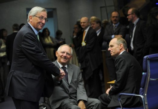 Jean-Claude Juncker begrüßt Wolfgang Schäuble und Luc Frieden