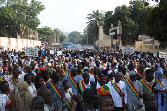 Bamako, Mali (11.10.): Demonstration für einen Militäreinsatz