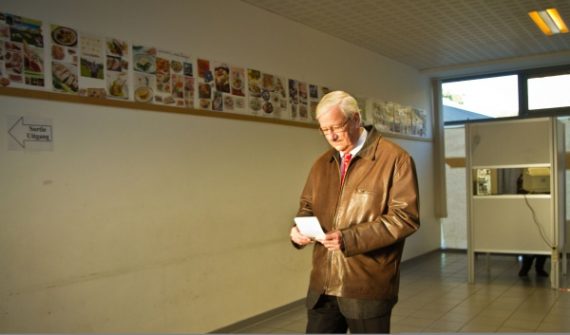 Philippe Moureaux nach seiner Stimmabgabe