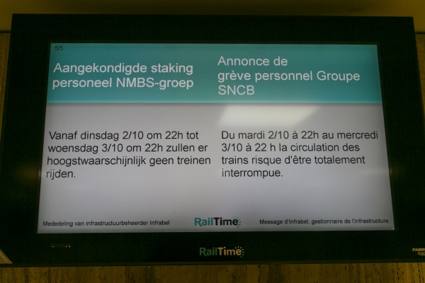 Anzeigetafel zum Streik der SNCB in der Brüsseler Gare Centrale