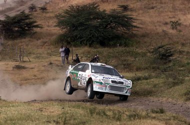 Safari Rallye 2001 - Bei einem Crash bricht sich Bruno Thirys Beifahrer Stéphane Prévot mehrere Rippen