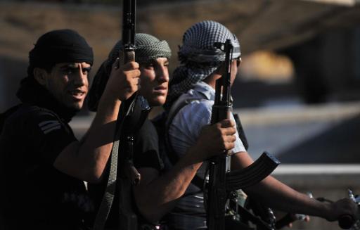 Syrische Kämpfer an der Grenze zur Türkei
