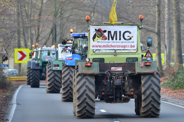 Protest der Milchbauern: Traktoren auf dem Weg nach Brüssel