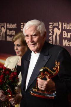 Joachim Fuchsberger erhält den Fernsehpreis Bambi für sein Lebenswerk