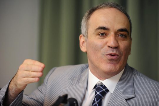 Garri Kasparow mit Martin-Buber-Plakette ausgezeichnet