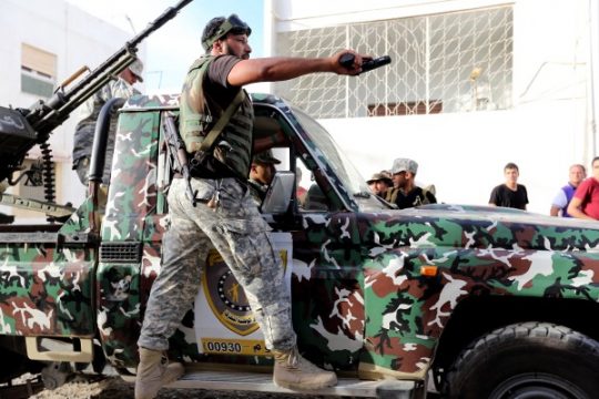 Militärs in den Straßen von Tripolis