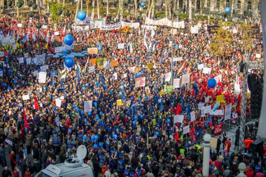 Slowenen demonstrieren gegen Sparprogramm der Regierung