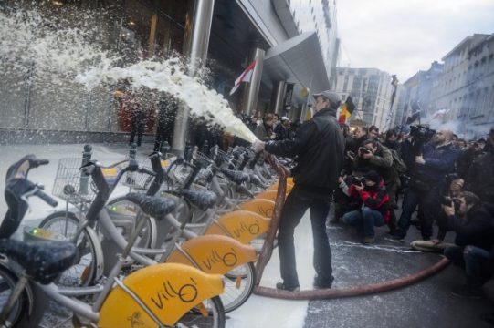 Protestierende Milchbauer in Brüssel