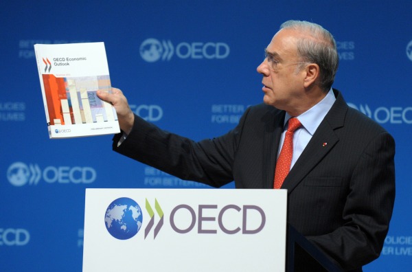 OECD-Generalsekretär Angel Gurría stellt den Wirtschaftsausblick vor