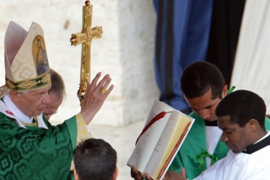 Papst eröffnet Jahr des Glaubens