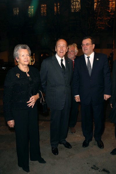 Der ehemalige französische Präsident Valéry Giscard d'Estaing, seine Frau Anne-Aymone und Lüttichs Bürgermeister Willy Demeyer