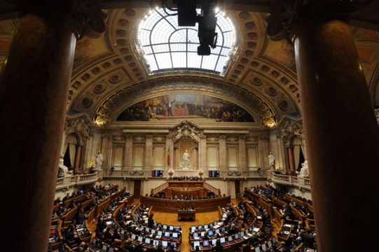 Portugiesisches Parlament will Sparetat 2013 verabschieden