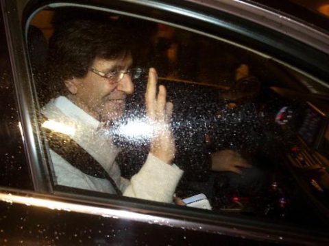 Premierminister Di Rupo nach Haushaltsberatungen im Auto