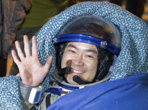Der Raumfahrer Akihiko Hoshide nach seiner Rückkehr zur Erde
