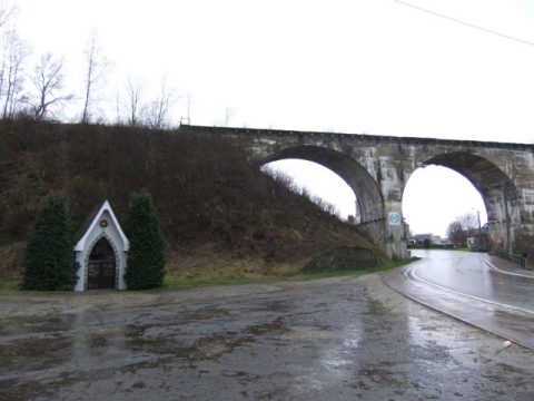 Der Dorfplatz in Born soll neu gestaltet werden - mit Treppe und Rampe, die auf einen Aussichtspunkt auf dem Viadukt führen