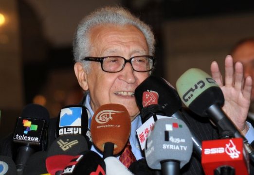 Lakhdar Brahimi bei einer Pressekonferenz in Damaskus