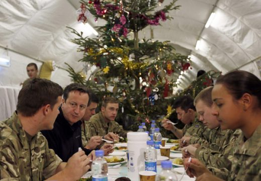 Cameron bei einem Truppenbesuch in Helmand