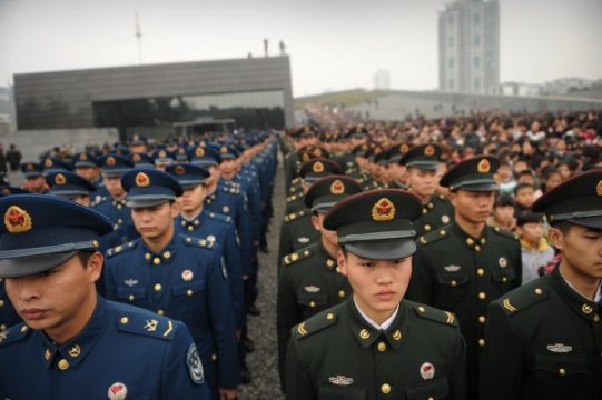 Chinesisches Militär bei einer Gedenkfeier zum 75. Jahrestag des Beginns des Massakers japanischer Truppen in NanjingChinesisches Militär bei einer Gedenkfeier zum 75. Jahrestag des Beginns des Massakers japanischer Truppen in Nanjing