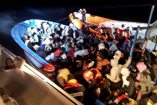 Flüchtlingsboot vor Lampedusa