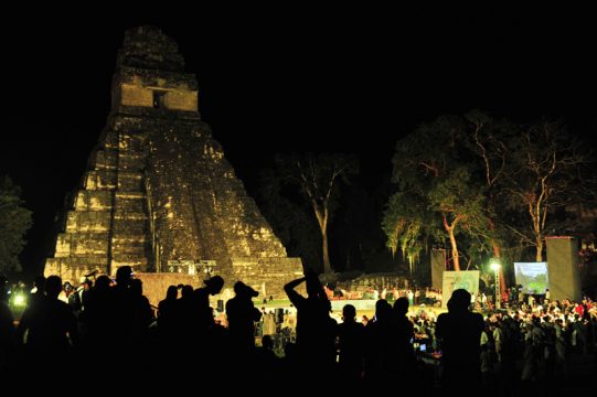 Maya-Stätte Tikal in Guatemala: Warten auf den Sonnenaufgang