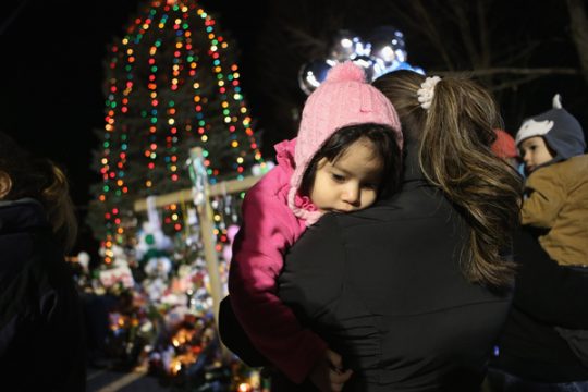 Trauer nach dem Massaker von Newtown (Bild vom 20.12.)