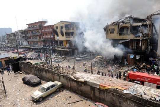 Großbrand in einem Lager mit Feuerwerkskörpern im nigerianischen Lagos