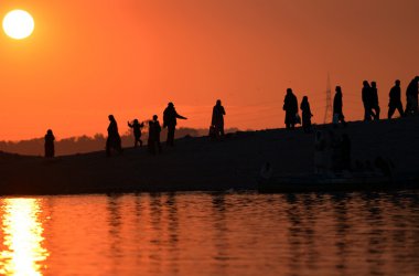 Letzter Sonnenuntergang des Jahres in Islamabad/Pakistan - Bild: Aamir Qureshi (afp)
