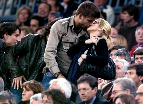 Gerard Piqué und Shakira bei einem Fußballspiel in Spanien (2011)