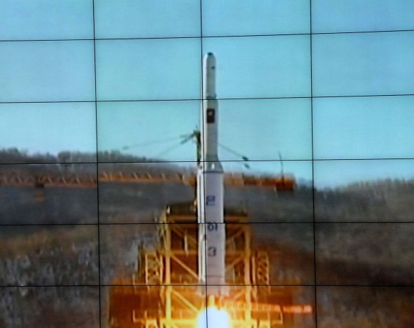 Start der Rakete mit einem betriebsfähigen Satelliten