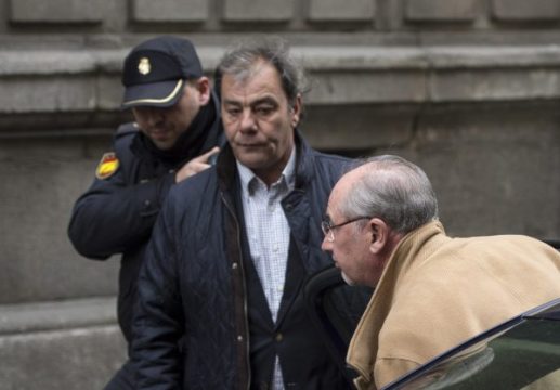 Rodrigo Rato unterwegs zum Verhör in Madrid