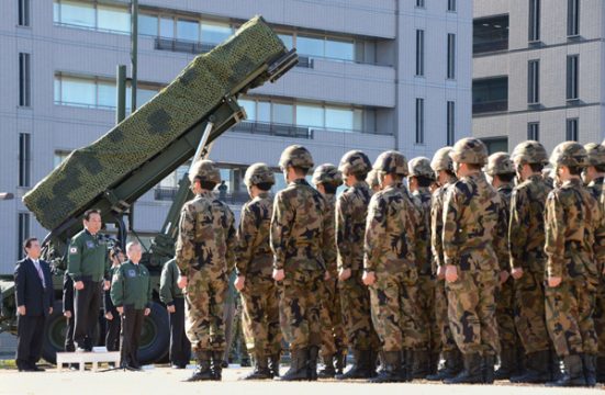 Japans Premier Yoshihiko Noda bei einer Ansprache vor Soldaten in Tokio