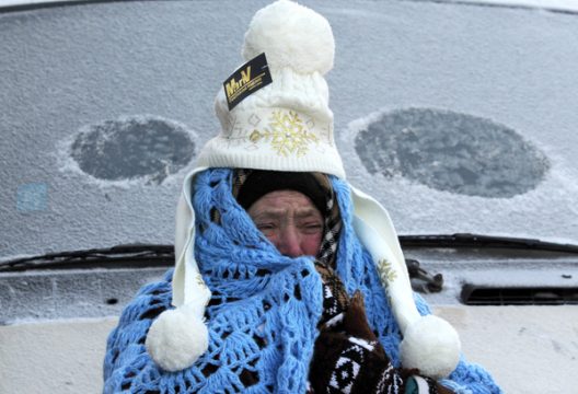 Russland leidet unter der Kälte: Straßenverkäufer in Moskau