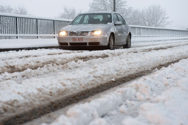 Auto im Schnee (Bild vom 2. Dezember 2012)