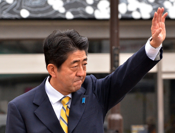 Shinzo Abes Partei LDP erringt haushohen Sieg