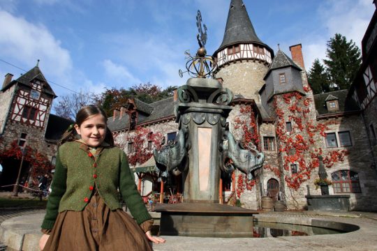 Les enfants de Timpelbach: Dreharbeiten auf der Eyneburg in Hergenrath