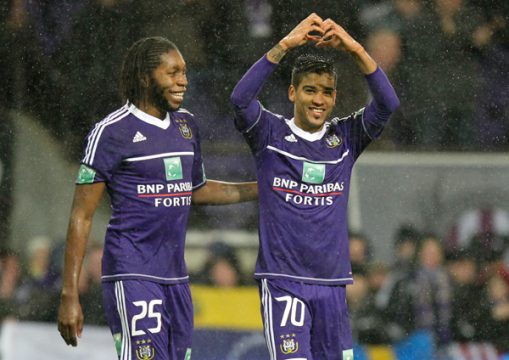 Anderlecht feiert den zehnten Sieg in Folge: Dieumerci Mbokani und Ronald Vargas