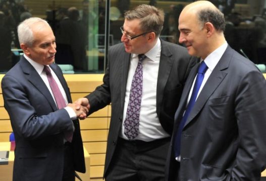Zyperns Finanzminister Vassos Shiarly (l) mit Steven Vanackere und Pierre Moscovici in Brüssel (13.12.)