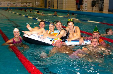 Eupens Prinz Andy I. beim Schwimm-Marathon - Bild: Valerie Huppertz