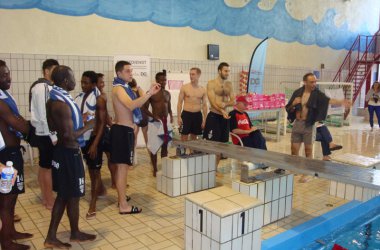 Schwimm-Marathon 2013: Auch die AS Eupen-Spieler steigen ins Wasser