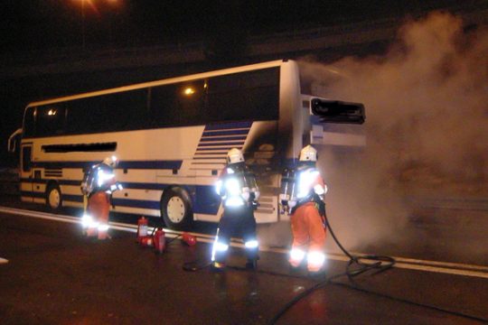 Reisebus mit belgischen Kindern an Bord vor Gotthardtunnel in Brand geraten