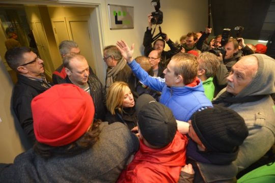 Aufgebrachte Ford-Arbeiter in Hasselt