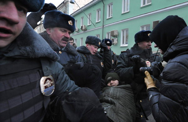 Proteste gegen Gesetz über Verhaltensregeln für Homosexuelle in Moskau