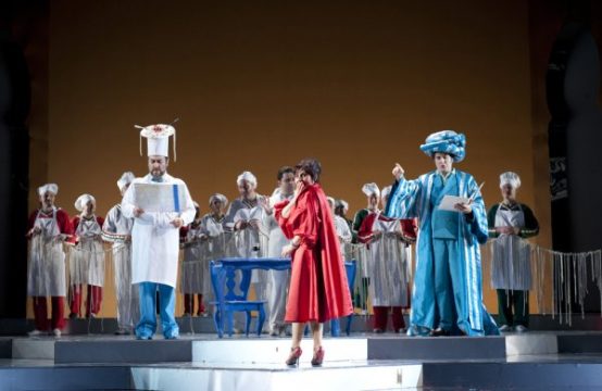 Carlo Lepore (Mustafà), Enkelejda Shkosa (Isabella) und Mario Cassi (Taddeo)