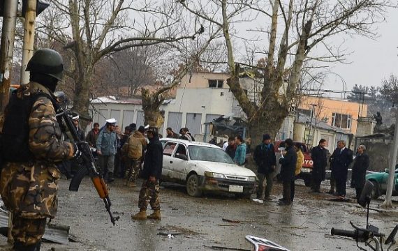 Afghanische Sicherheitsleute bewachen den Ort des Talibananschlags in Kabul