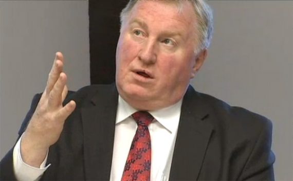 MP Karl-Heinz Lambertz bei der Regierungspressekonferenz am 20. Dezember