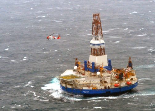 Shell-Ölbohrinsel Kulluk vor Alaska auf Grund gelaufen