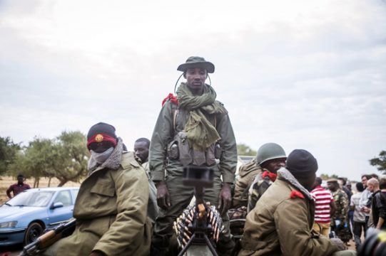 Malisch-französische Truppen auf dem Marsch nach Timbuktu