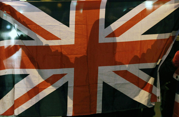 Belfast schränkt das Hissen der britische Flagge ein - Protestmarsch von Loyalisten